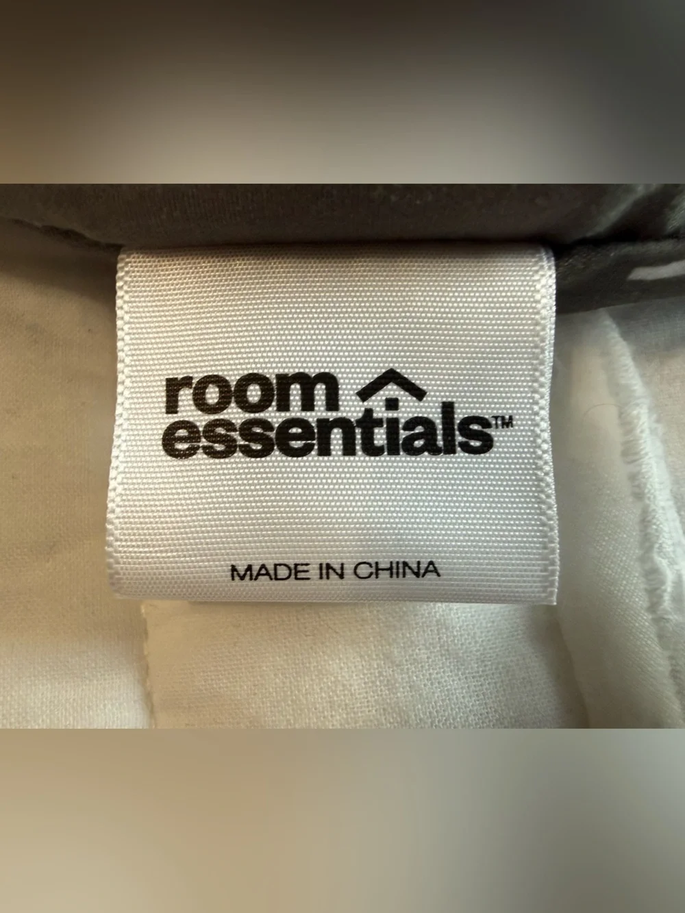 Limited Edition XLTwin Room Essentials Dorm Comforter